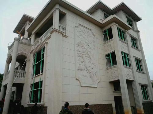 那么仿石漆與瓷磚、干掛石材對(duì)比有哪些優(yōu)點(diǎn)和缺點(diǎn)呢？